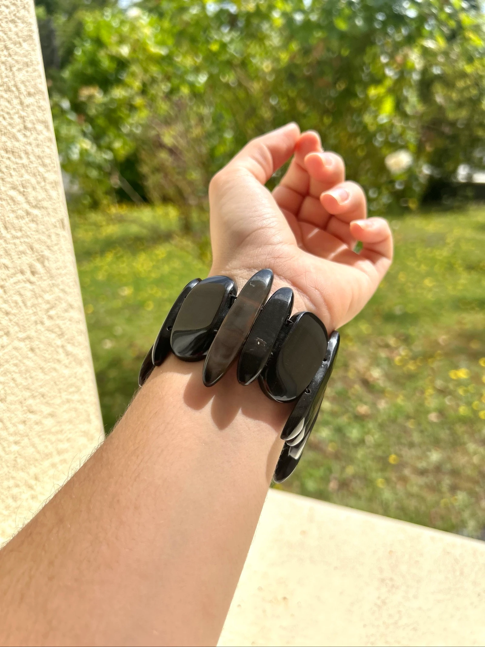 Pulseira de pedras plásticas assimétricas estilo sílex preto – photo 2